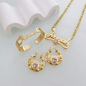 Qiuhan Ensemble <span class=keywords><strong>Collier</strong></span> et Boucles d'Oreilles en Acier Inoxydable Plaqués Or 18 Carats pour Femmes, Bijoux Personnalisés avec Nom - Product Image 1