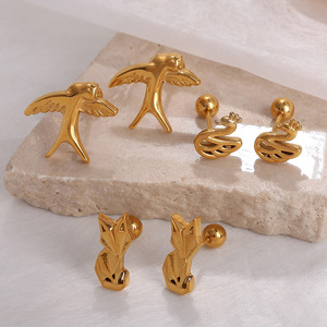 ต่างหูการ์ตูนชุบทองประดับเพชรรูปแมวและหมี เครื่องประดับแฟชั่นสำหรับผู้หญิง - Product Image 2