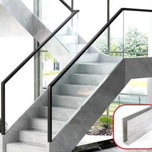 Rampe d'<span class=keywords><strong>escalier</strong></span> en verre <span class=keywords><strong>noir</strong></span>, design en acier pour escaliers, systèmes de rampes en verre sans cadre en acier inoxydable, designs métalliques pour escaliers - Product Image 5