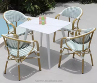 Tables et chaises de balcon d'extérieur de luxe Chaises en rotin Villa Cour Terrasse en rotin Combinaison simple et décontractée de table basse