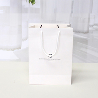 Sac cadeau en papier fourre-tout de luxe imprimé avec logo personnalisé, sac à provisions d'emballage de boutique avec logos, sacs en papier avec votre propre logo