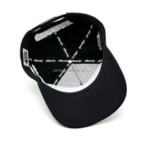 Casquette de baseball snapback noire streetwear à 5 panneaux avec broderie latérale de logo CG gothique et verset biblique, personnalisable OEM/ODM