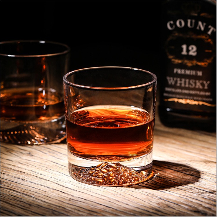 Thick Bottom Heavy Round Shape Whiskey Glass Cup For Drinking OEM Decal Etched Logo Welcome Whiskey Cup