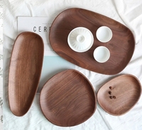 Handgemaakte acaciahouten snackplank, duurzaam, luxe, decoratief dienblad voor feestjes, onregelmatig design, gepolijst, voor het serveren van gedroogd fruit en eten.