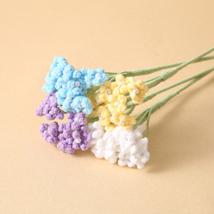 Bouquet de fleurs artificielles en polyester et fil perlé, style « Baby's Breath », crocheté par Kexiang, pour décoration de mariage et utilisation sur table. - Product Image 1