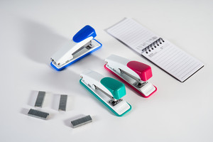 <span class=keywords><strong>Engrapadora</strong></span> <span class=keywords><strong>de</strong></span> Papel <span class=keywords><strong>de</strong></span> Escritorio <span class=keywords><strong>de</strong></span> Tamaño Mediano, Estilo Básico, <span class=keywords><strong>de</strong></span> Alta Calidad, <span class=keywords><strong>Engrapadora</strong></span> Manual <span class=keywords><strong>de</strong></span> Metal para <span class=keywords><strong>Oficina</strong></span> con Impresión <span class=keywords><strong>de</strong></span> Logotipo Personalizado - Product Image 2