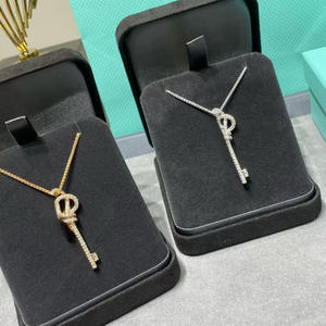 <span class=keywords><strong>Catenina</strong></span> con Pendente a 4 Griffe in Argento 925 di Alta Qualità con Moissanite Sintetica per Gioielli da Esportazione - Product Image 5