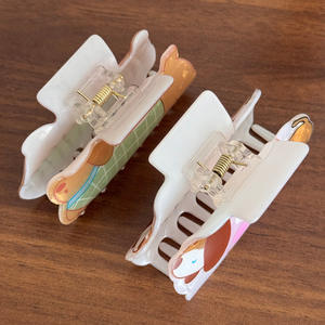 Pinza para el Cabello con Diseño de Perro de Dibujos Animados, Mediana, de Plástico, con Estampado de Animales, para Uso Diario - Product Image 3