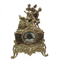 Horloge à mélodie de style antique européen Rococo en laiton doré, avec sculpture de couple courant, pour cheminée
