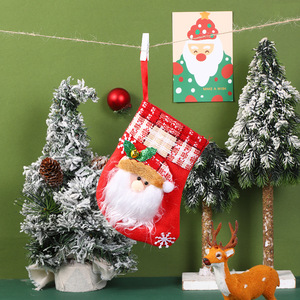 Chaussette de Noël élégante en velours, grande capacité, avec broderie complexe, idéale pour le remplissage de cadeaux - Product Image 6