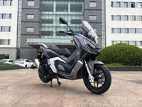 Moto Scooter à Essence 150 cm³ Économique avec Frein à Disque et Refroidissement par Eau – Excellente Performance