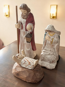 Set di 8 Pezzi di Statuine del Presepe Natalizio in Legno Intagliato Personalizzato, Dipinte a Mano, Artigianato Decorativo Made in China, Campione Disponibile - Product Image 3