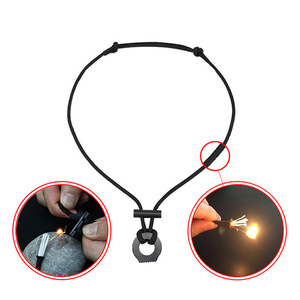 Collier de survie avec allume-feu, collier en paracorde avec silex et acier, collier de bushcraft pour le camping, la randonnée et la randonnée <span class=keywords><strong>à</strong></span> pied - Product Image 1