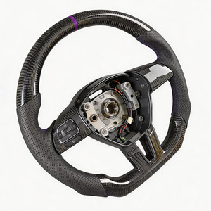 Volant en fibre de carbone pour VW Golf 7/8 / Passat / Golf R, cuir perforé, sport, fond plat, 3 branches, bande violette - Product Image 1