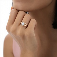 Bague de fiançailles personnalisée en diamant de laboratoire rond, design unique, 1,50 carat total, en or 14 carats à tige fendue