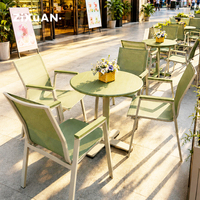 Tables d'extérieur, mobilier de patio, fauteuils, chaises de jardin et de restaurant, table basse de bistrot, chaise nordique de café, ensemble de table à manger de luxe