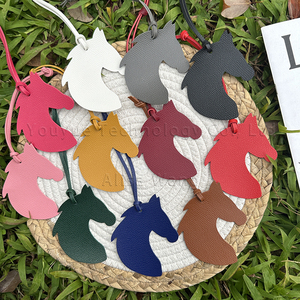 Prêt Stock PU cuir Qatar sac pendentif personnalité tête <span class=keywords><strong>de</strong></span> <span class=keywords><strong>cheval</strong></span> sac en cuir pendentif ornement porte-clés pendentif lanière - Product Image 1