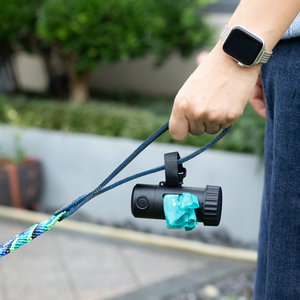 Tasma klipsi eller serbest tasma ve 1 rulo köpek kaka torbası ile el feneri köpek kaka torbası tutucu ile köpek atık torbaları dağıtıcı - Product Image 5