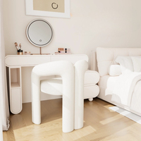Fauteuil d'appoint blanc crème en bouclette, chaise rembourrée moderne à accoudoirs incurvés, chaise de coiffeuse en polaire pour chambre et salon