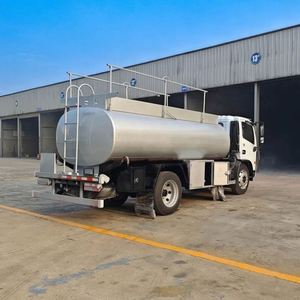Vente directe usine DongFeng 4*2 Camion-citerne à carburant de 8000 litres, Citerne à carburant aéronautique de 8 mètres cubes en Afrique du Sud - Product Image 5