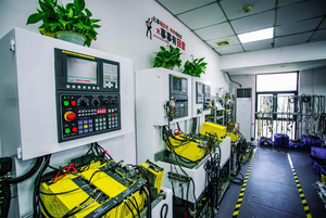 Sistema de entrenamiento FANUC 31i-B de 4 ejes con motores y amplificadores para uso educativo a precio competitivo - Product Image 6