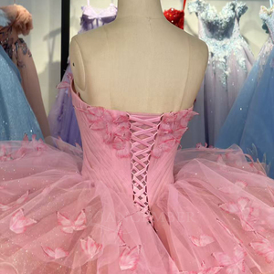 Vestido de Gala de Quinceañera DY6892 con Escote Corazón, Hombros Descubiertos, Cola Capilla, Apliques Florales de Encaje con Volantes y Lentejuelas, Estilo Dulce para Fiesta - Product Image 2