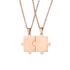 Tendencias 2025 Collar Moderno y Único para Parejas, Resistente al Agua y al Deslustre, de Acero Inoxidable 316L y Oro Real de 18k, Creativo, para Enamorados - Product Image 1