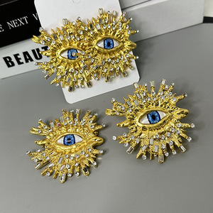 Orecchini Pendenti da Donna in Lega Placcata Oro con Cristalli Scintillanti a Forma di Occhio di Demone e Spina, Stile Vintage, per Anniversario, dal Design Audace - Product Image 2