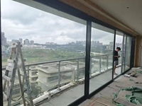 Op maat gemaakte villa-appartementen schuifdeuren van aluminium, lift-and-slide deuren met hurricane-bestendig glas en geluidsisolatie, te koop.