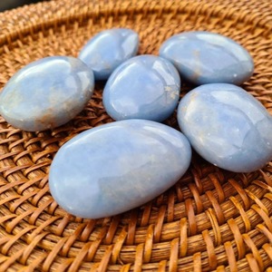 Piedra de Palma Azul Ángel Natural Pulida CrystaHola al por Mayor, Piedra Ovalada Ecológica de Alta Calidad para Artesanía y Alivio del Estrés - Product Image 5