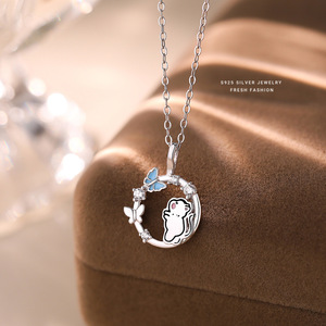 Collier de mariage tendance en argent sterling S925 plaqué platine avec zircon, pendentif chat et papillon sous la lune, design original - Product Image 1