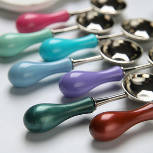 Cuchara para cera de sellado con mango de plástico y cuenco plateado para derretir gránulos de cera, herramienta para sellos de cera. - Product Image 3