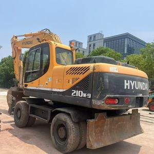 Excavatrice sur pneus Hyundai 210W-9 d'occasion, faible nombre d'heures de fonctionnement, pour travaux routiers municipaux. - Product Image 3