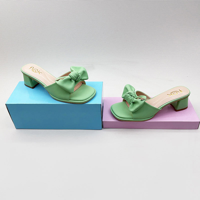 สีเขียว