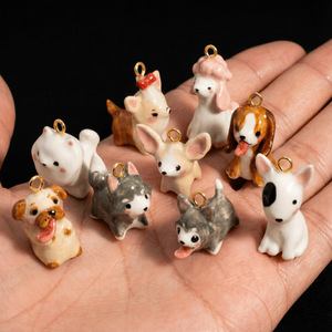 Colgante de animales de dibujos animados minimalistas europeos y americanos, con pintura de goteo de aceite, accesorio pequeño de tacto premium. - Product Image 3
