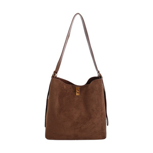 Sac en cuir de vachette souple avec bandoulière, sac rétro et simple à grande capacité pour femme - Product Image 1