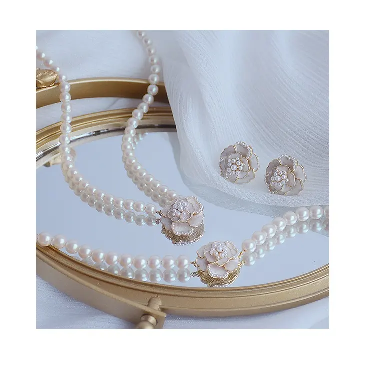 Hot Selling 14 Karat echte vergoldete Halsketten Kamelie Blume Perle Halskette Ohrringe Armband Modeschmuck Schmuck Sets