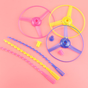 Jouet en plastique en forme de soucoupe volante avec lumières clignotantes pour enfants et jeunes, pour jouer en plein air - Product Image 3