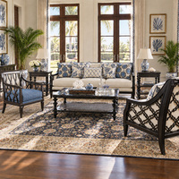 Ensemble de canapés capitonnés bleu et blanc de luxe, structure en bois foncé, mobilier de salon classique français pour villa
