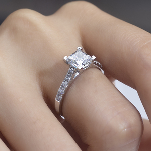 แหวนเพชรเมสซี่ รุ่น MSR-1403 แพลตตินั่ม ทรงเจ้าหญิง สำหรับผู้หญิง - Product Image 6