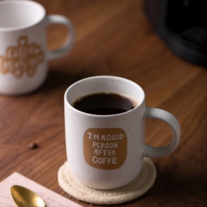 Tazza in Ceramica con Citazione Divertente a Tema Caffè, Motivo Maculato, per Casa, Ufficio, Uso Quotidiano, Regalo per Feste, Serigrafia - Product Image 1