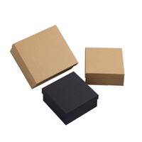 Boîtes cadeaux rectangulaires grandes en papier kraft noir, blanc et rouge avec couvercle et base, construction en papier rigide, modèle Zx5 pour cadeaux et artisanat