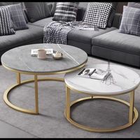 Ensemble de tables basses gigognes au design minimaliste moderne, plateau en pierre frittée durable, structure en fer, hauteur réglable, gain de place pour salon