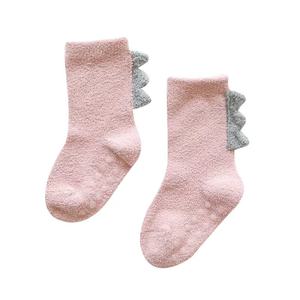Chaussons antidérapants pour nouveau-nés, mignons, en forme de dinosaure, chaussettes thermiques en fourrure, chaussettes pour bébé fille, 0-<span class=keywords><strong>3</strong></span> <span class=keywords><strong>mois</strong></span> - Product Image 5