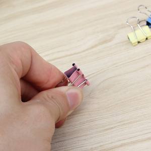 Clipes Multifuncionais Coloridos 100 Peças Clipes de Papel Pequenos de Metal para Escritório, Escola e Suprimentos Domésticos - Product Image 6