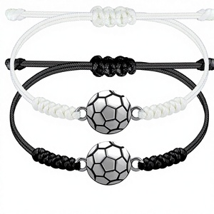 Nuovi Accessori per la Coppa del Mondo di Calcio 2026, Braccialetto da Calcio Creativo e Versatile, Bracciali Intrecciati Regolabili - Product Image 1