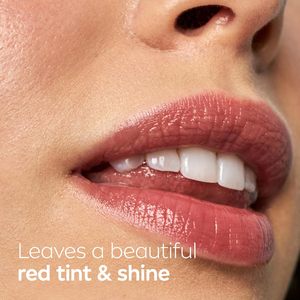 NIVEA Strawberry Lip Care 3-en-1 Hidratante Reparación Bálsamo Labial Teñido Pack Manteca de Karité Aceites Nutritivos Vitamina C E Exfoliante - Product Image 6