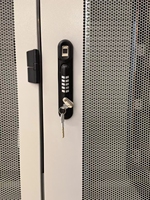 Serrure de porte d'armoire en acier avec lecteur d'empreintes digitales et de cartes IC pour salle IDC/serveur avec réseau RS485