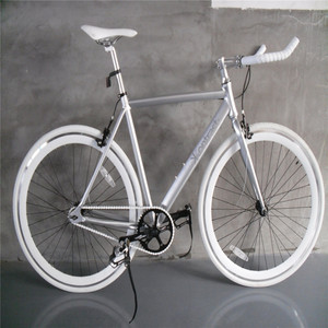 <span class=keywords><strong>Silber</strong></span> Farbe Single Speed Bullbar Aluminium legierung Rahmen Vintage <span class=keywords><strong>Fixie</strong></span> Fixed Gear Fahrrad Fahrrad - Product Image 1
