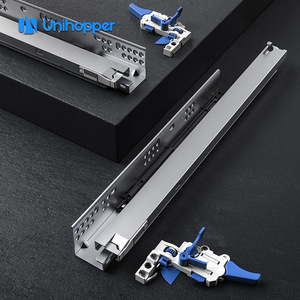 Corredera oculta de tres secciones Unihopper de 30 pulgadas con cierre suave, soporte inferior y mecanismo de amortiguación - Product Image 1